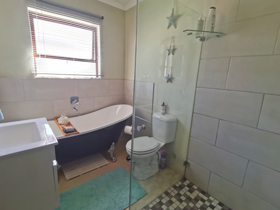 2 Bedroom Property for Sale in Sandbaai Western Cape